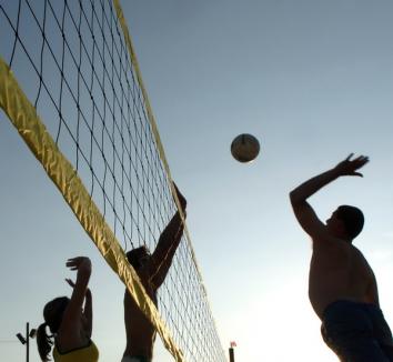 Debutează sezonul de beach-volley 